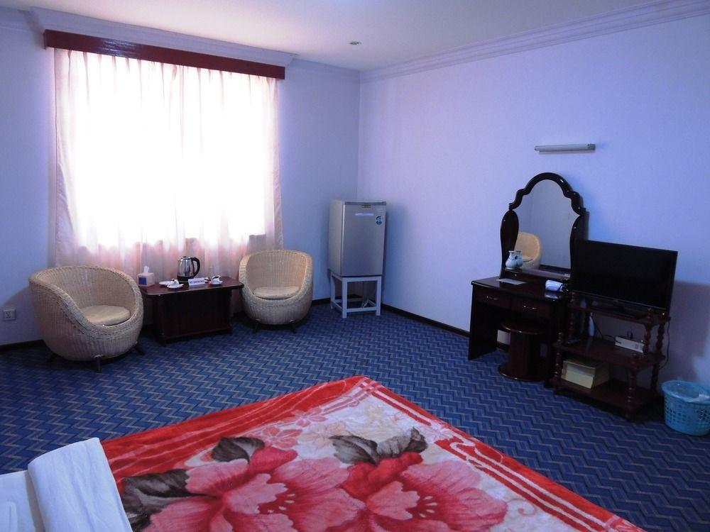 Taunggyi Hotel Bagian luar foto