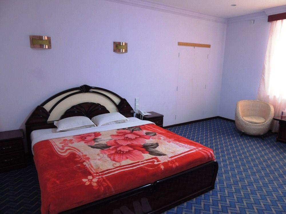 Taunggyi Hotel Bagian luar foto
