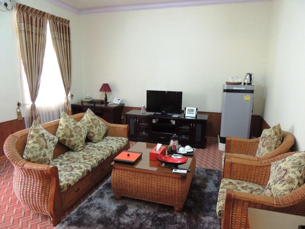 Taunggyi Hotel Bagian luar foto