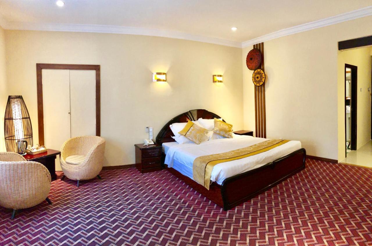 Taunggyi Hotel Bagian luar foto