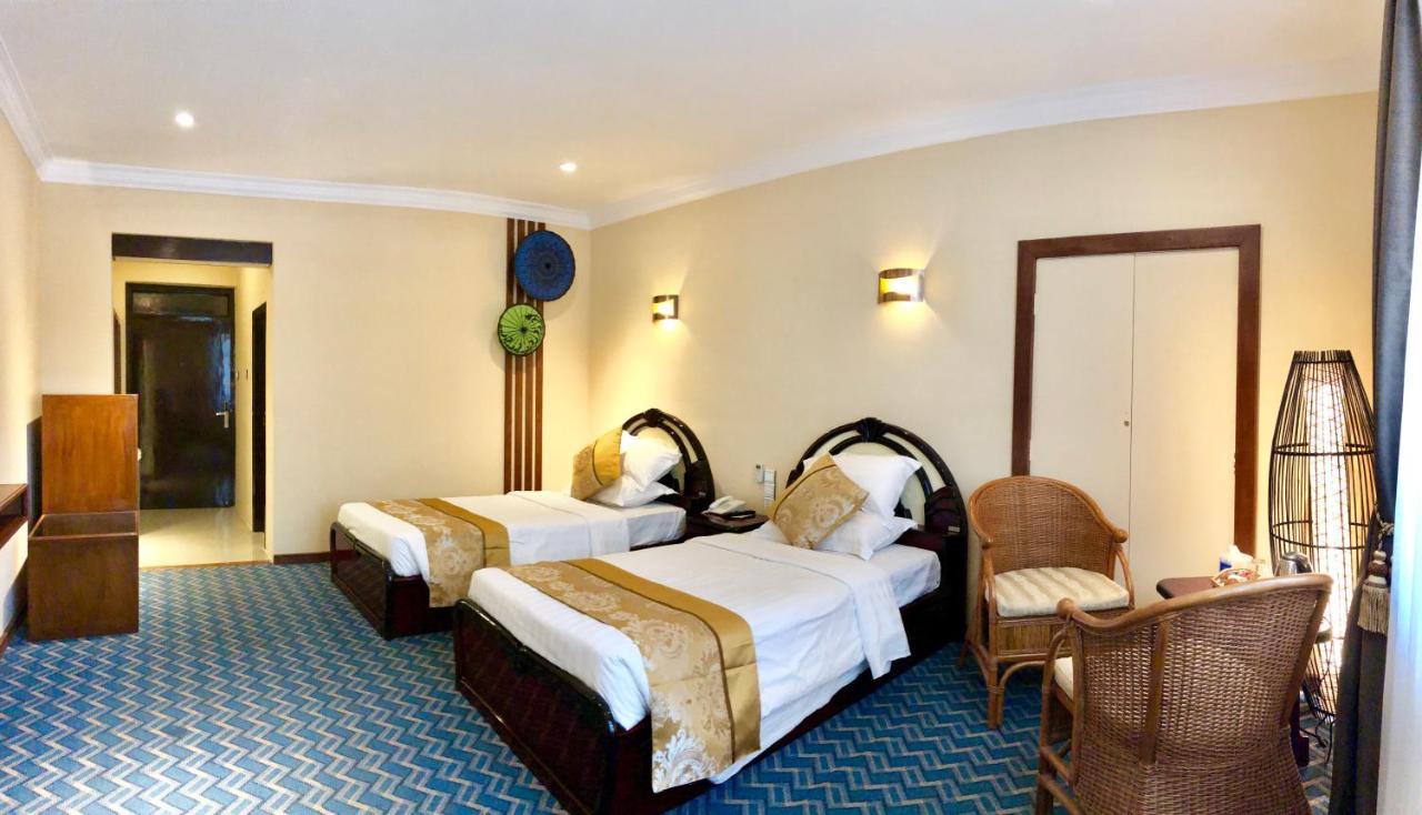 Taunggyi Hotel Bagian luar foto