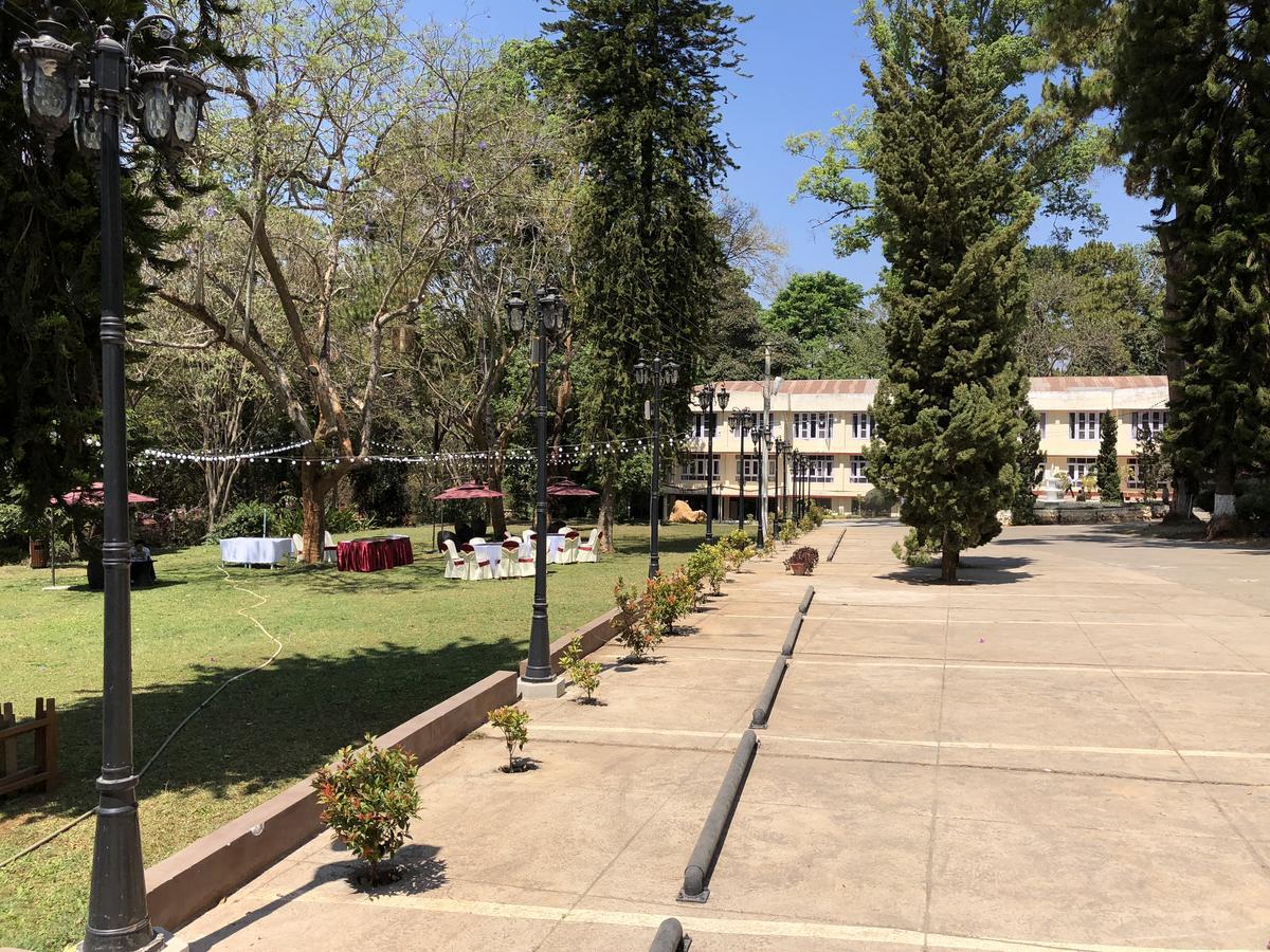 Taunggyi Hotel Bagian luar foto